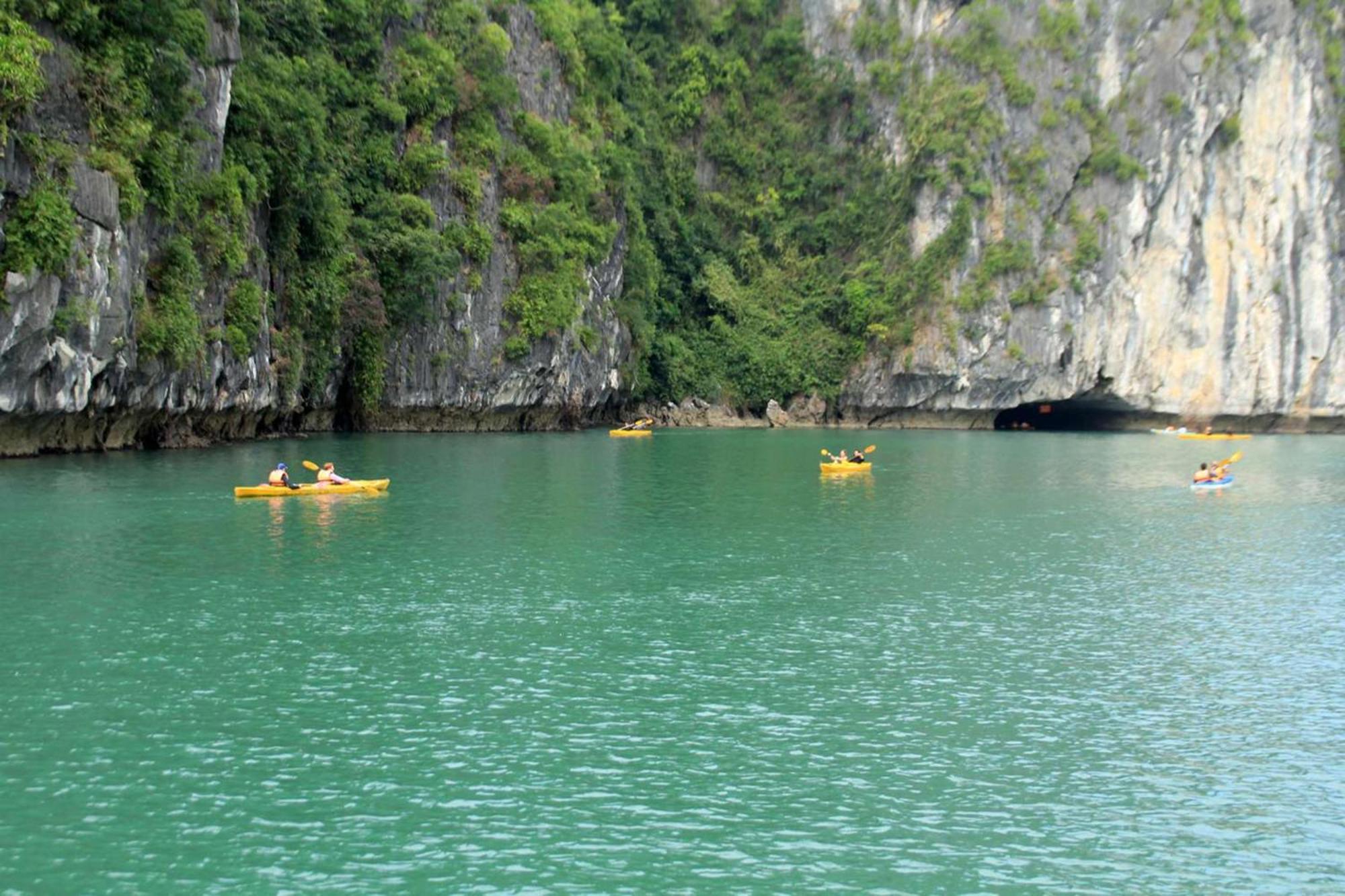 Halong Arcadia Cruise Hotel Ha Long Exterior photo